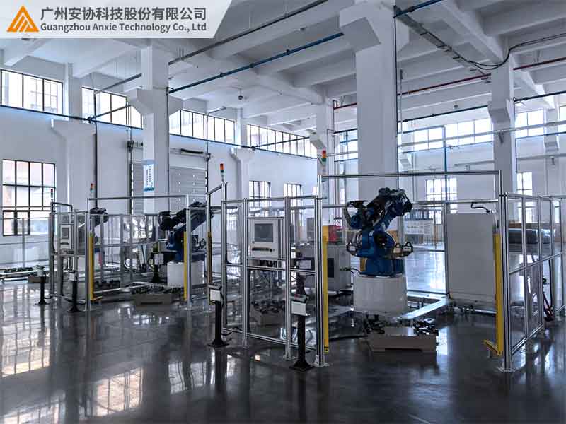 国产单边光幕焊接机器人案例.jpg