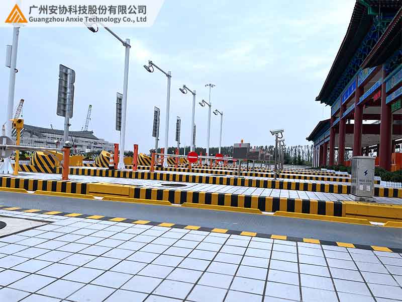 高速收费站车辆分离光栅案例现场.jpg