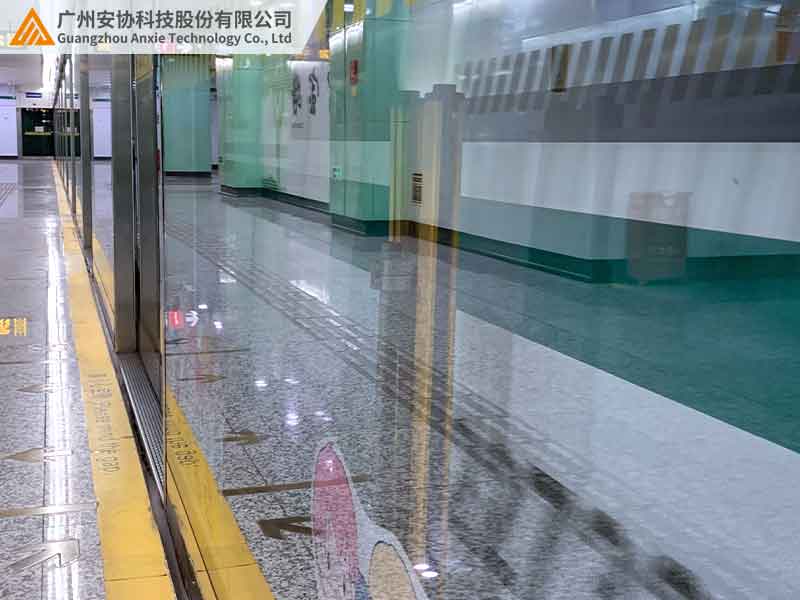 多频道安全光栅在地铁感应门的技术应用