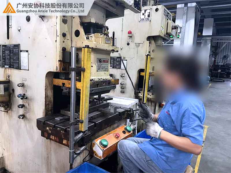 冲床安全光栅选型案例.jpg