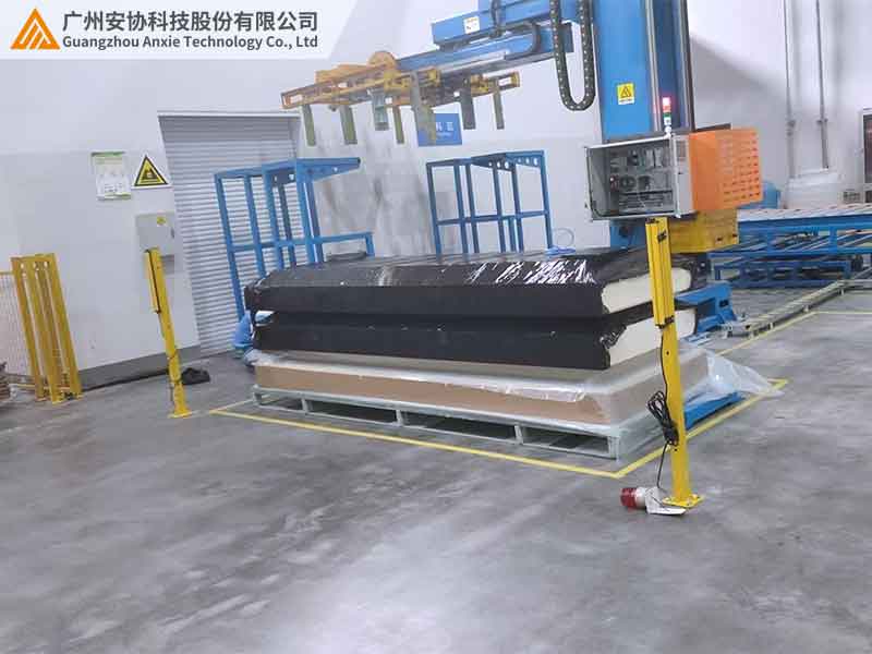 安全光栅在板材加工中的案例.jpg