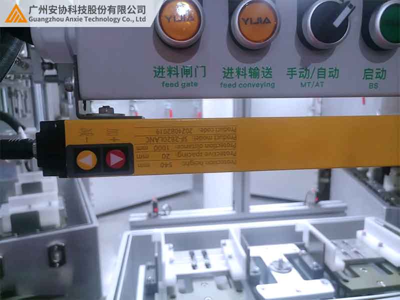 单边光栅需要配反光板吗