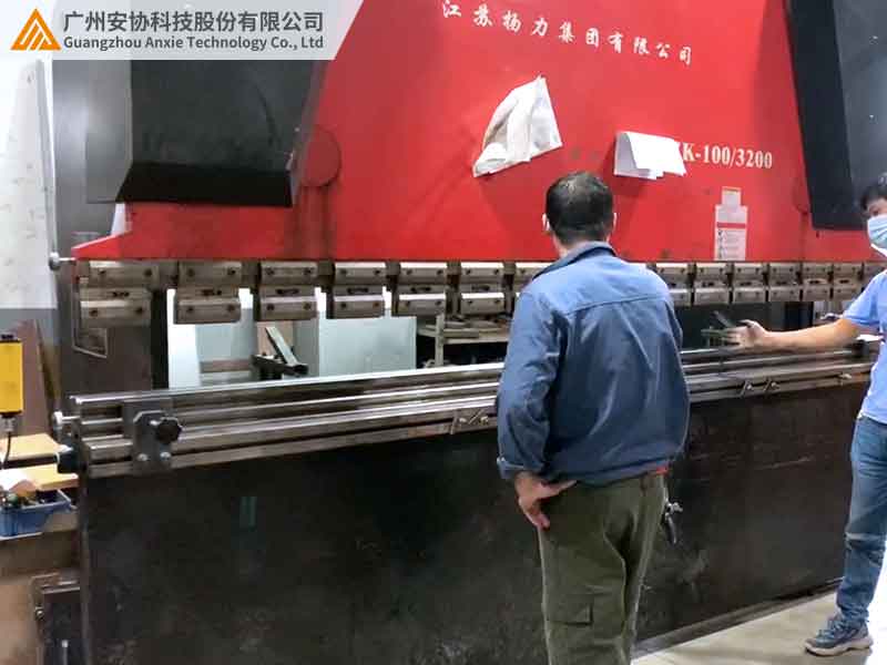安全光栅保障折弯机操作安全案例.jpg
