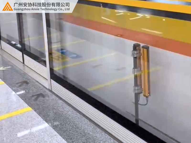 地铁屏蔽门光栅长距离检测案例.jpg