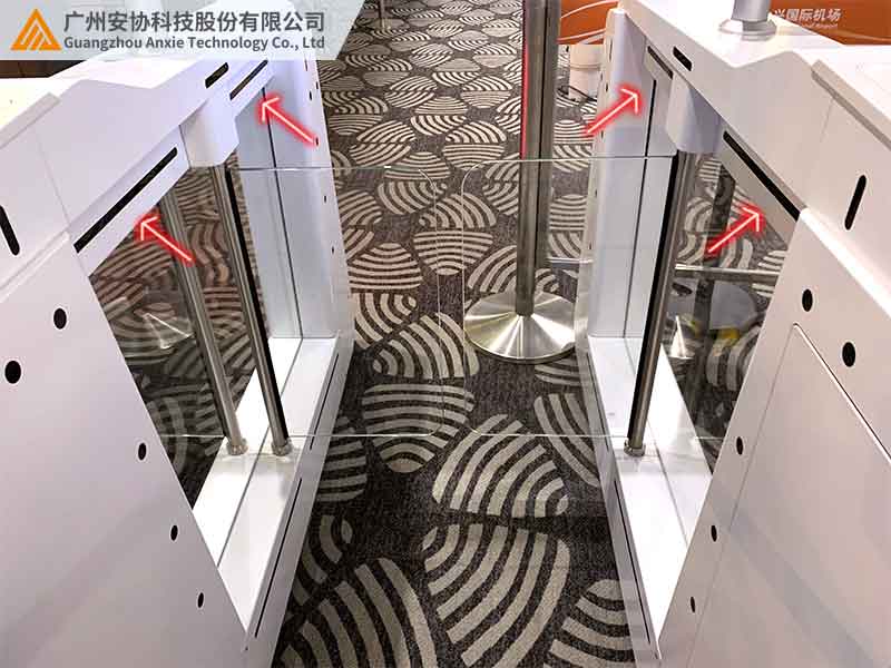 机场安检的安全光栅通道应用案例.jpg