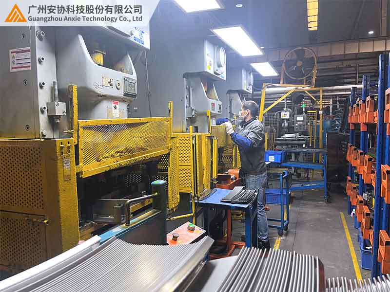 自动化冲床安全光栅选型案例.jpg