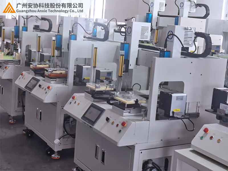 安全光栅在点胶机中的防护应用案例.jpg