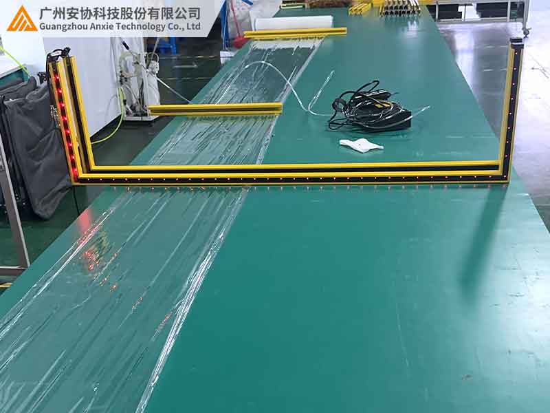 自动化设备中的U型安全光栅应用案例.jpg