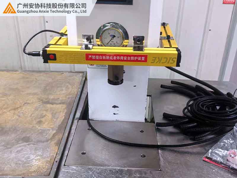 单边安全光栅安装案例.jpg