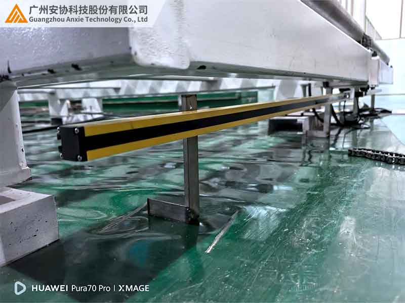 单边光栅对生产区域人员的感应控制