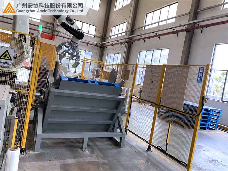 安全光栅通过控制光轴灯实现人物分离的原理案例.jpg
