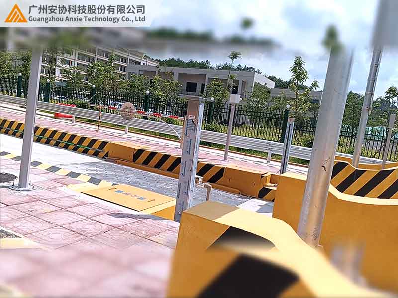 高速路口车辆分离光幕防跟车效果案例.jpg
