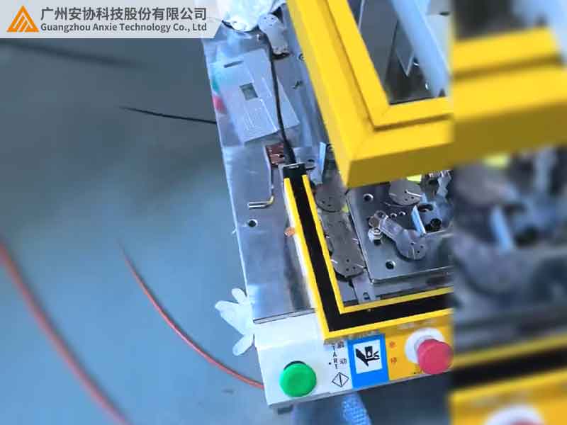 L型安全光幕在自动化设备中的应用