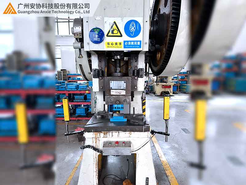 冲床光栅如何防护工作人员安全