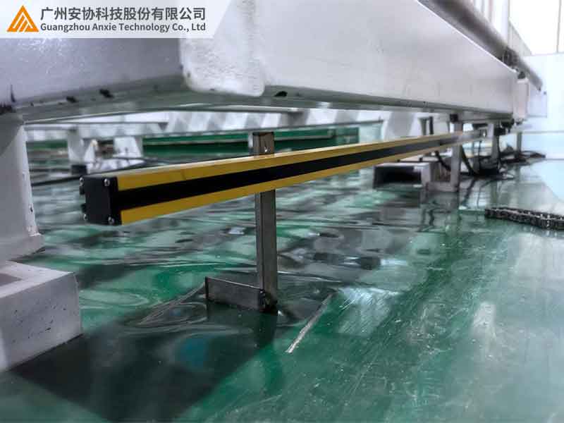 区域防护光栅提醒生产区人员进入