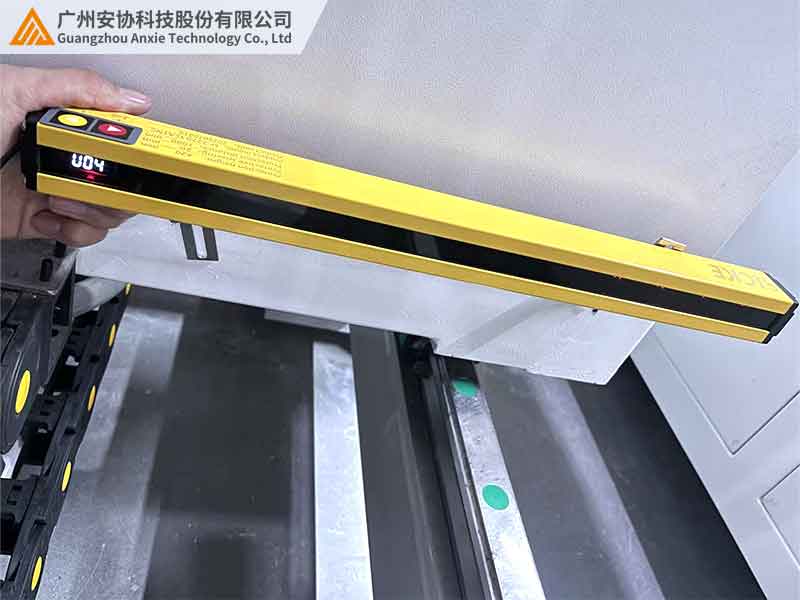 单边光栅L型支架安装指南案例.jpg