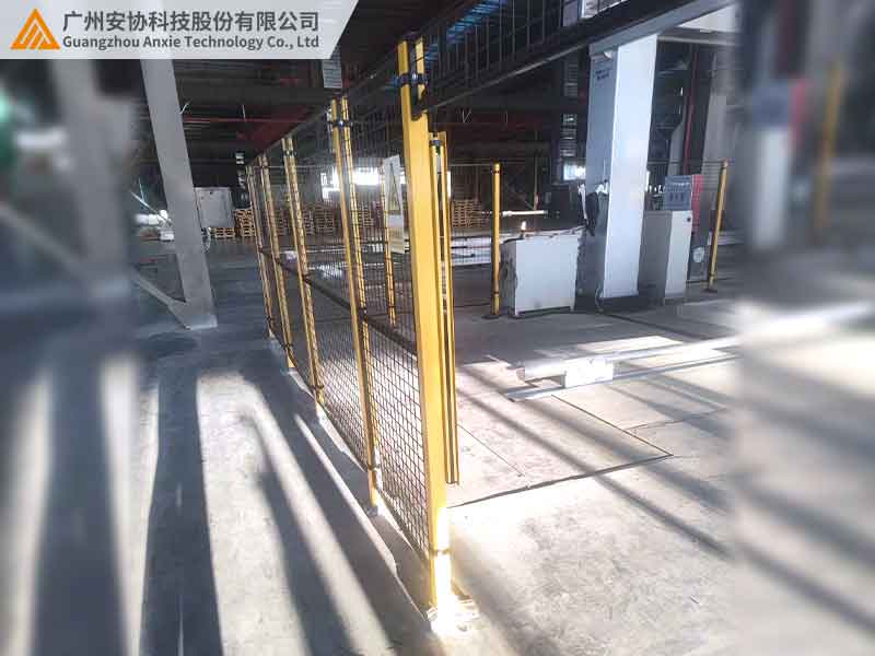 如何用安全光栅实现人货分离？