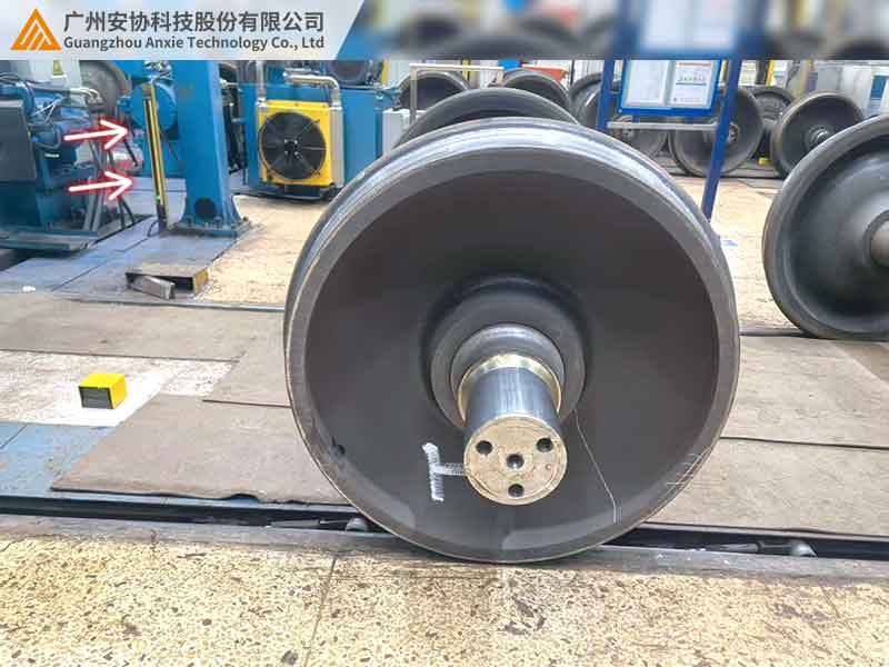 安全光栅对转向架车轮锻件生产区域的防护案例.jpg