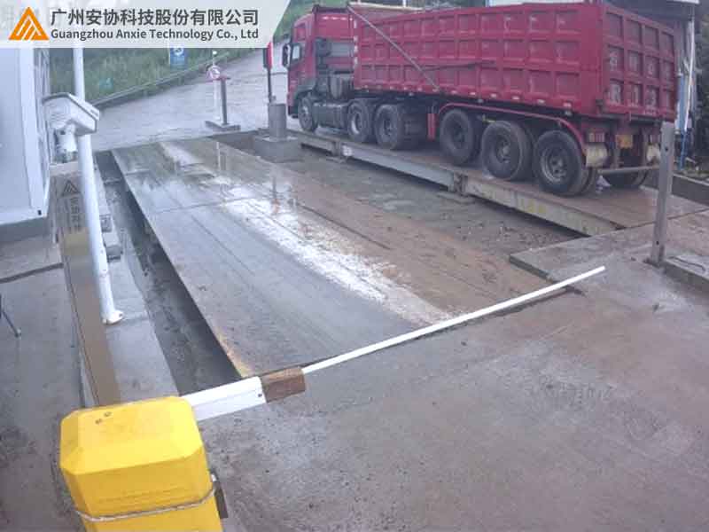 漫反射光幕如何控制无人值守地磅道闸案例.jpg