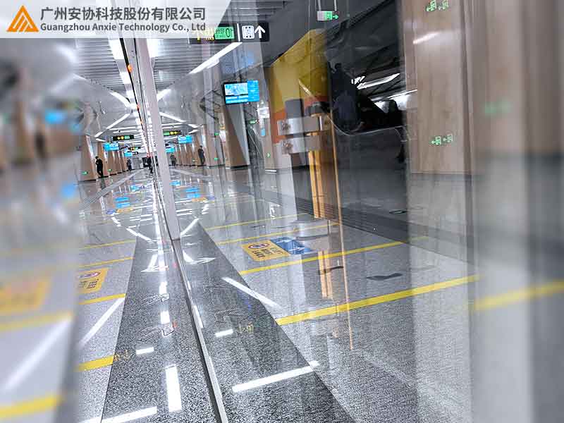 地铁安全门抗信号干扰光幕案例.jpg