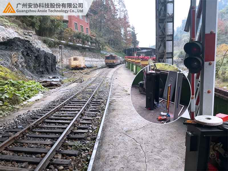 轨道铁路上应用漫反射光幕控制道闸升降杆案例.jpg