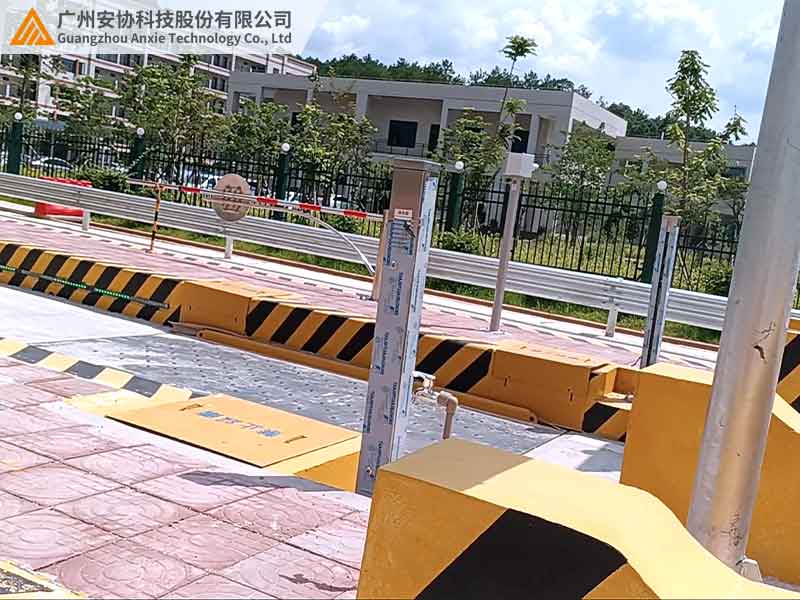 高速收费站人工称重车道的车辆分离光幕