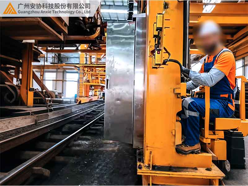 大型龙门吊顶设备下的漫反射光幕应用