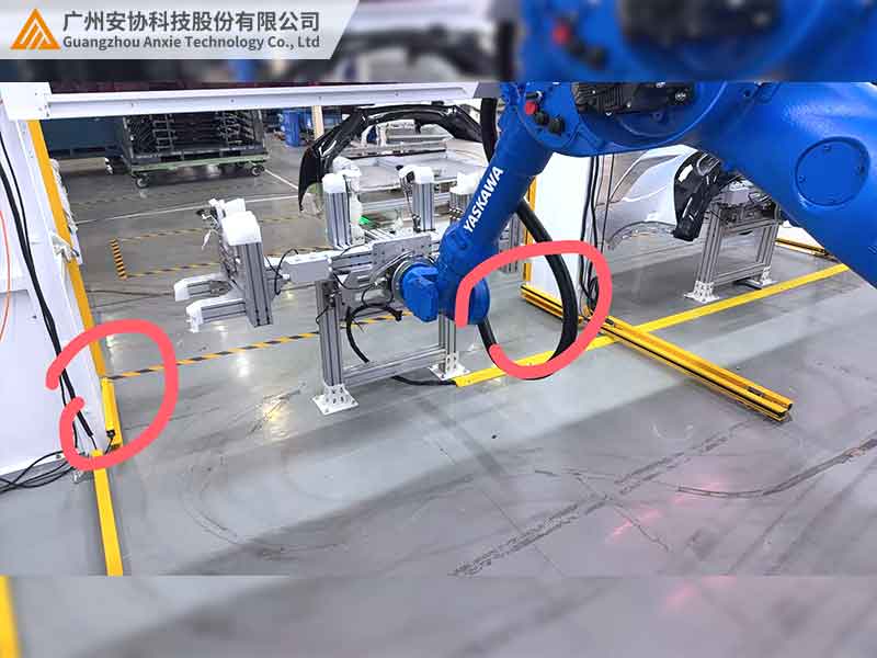 机械臂安全防护中安全光幕的核心作用案例.jpg