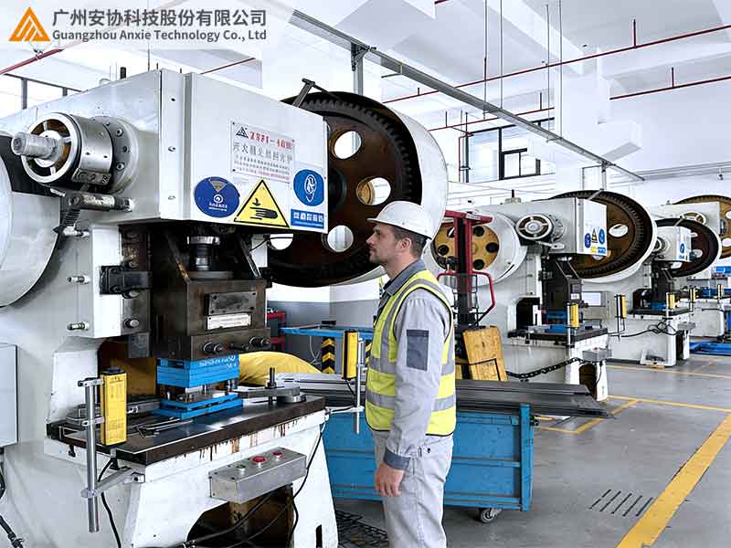 安全光幕为冲床安全生产筑牢坚实防护屏障