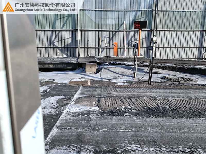 车道闸口系统配套北方耐低温型漫反射光幕装置.jpg