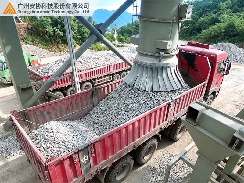 户外测量光幕用于土方车装载车道检测.jpg
