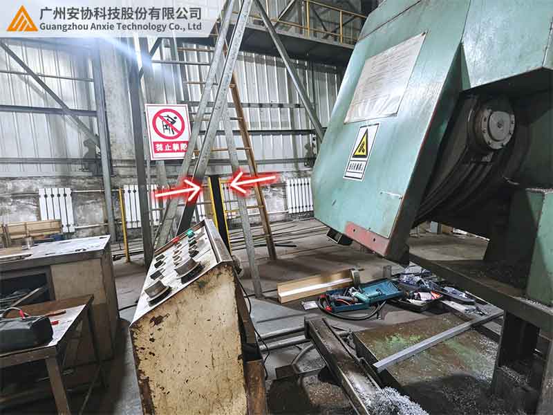 工业切割机加装漫反射光幕防误切事故