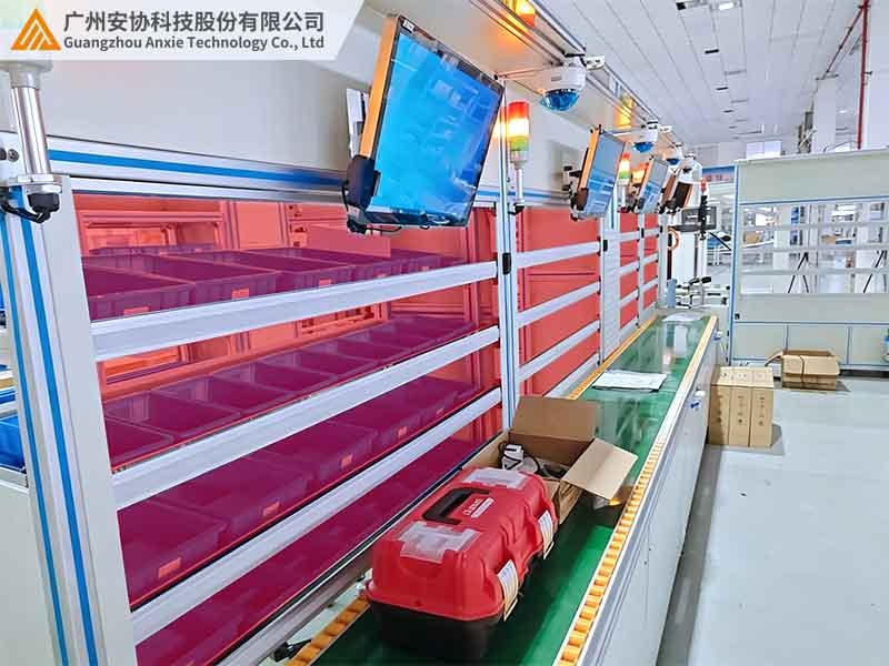 多层物料架搭配超薄光幕优化空间布局.jpg