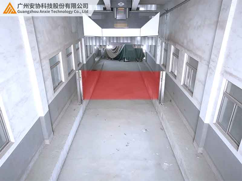 高精度测量光幕完成车道内车身位置判定