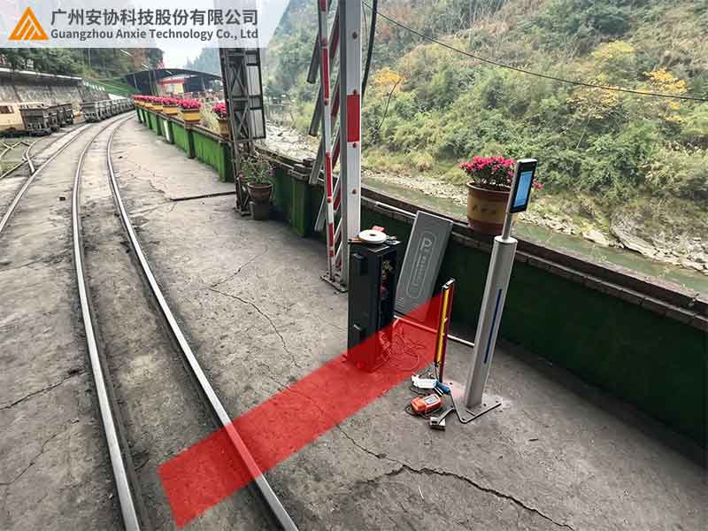 轨道闸口夜间灯光是否干扰单边光栅识别