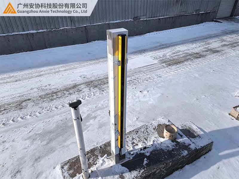 降雪低温环境单边光栅适配园区道闸吗.jpg
