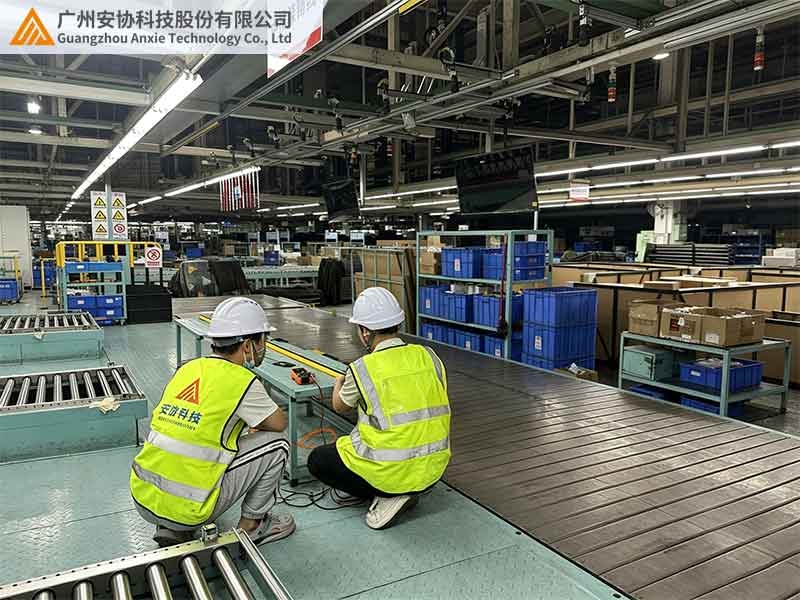 装箱线人员探身安全光栅能否及时触发停机.jpg