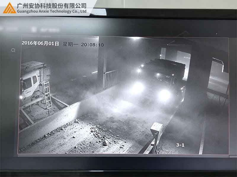 测量光幕用于渣土车下料定位如何抵御粉尘干扰?.jpg